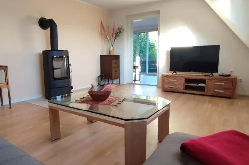 Top Ferienwohnung am Waldrand mit großem Balkon in Lübbecke, Deutschland