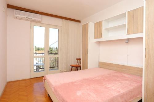 Two-Bedroom Apartment with Balcony and Sea View room in Apartment Supetar 16656b