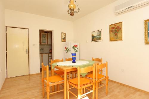 Two-Bedroom Apartment with Balcony and Sea View image 8