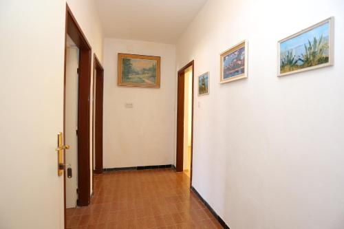Two-Bedroom Apartment with Balcony and Sea View image 1