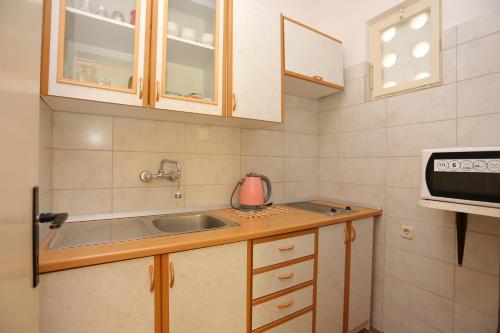 Two-Bedroom Apartment with Balcony and Sea View image 10