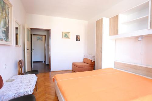 Two-Bedroom Apartment with Balcony and Sea View image 10