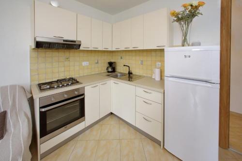 Apartment Sukosan 16641a - image 10