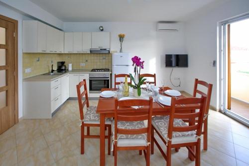 Konyha, Apartments with parking space Sukosan, Zadar - 16641 in Sukošan
