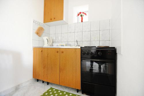 Apartments with WiFi Okrug Donji Ciovo - 16737 - main image