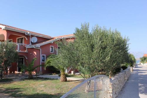  Apartments with a parking space Vir - 16768 in Vir