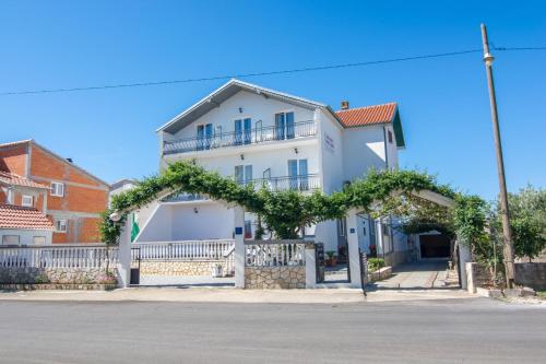 Rooms with a parking space Biograd na Moru, Biograd - 16801 - Chambre d'hôtes - Biograd na Moru