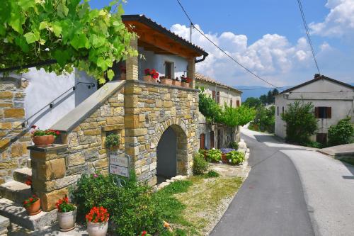 B&B Buzet - Holiday house with WiFi Paz, Central Istria - Sredisnja Istra - 16623 - Bed and Breakfast Buzet