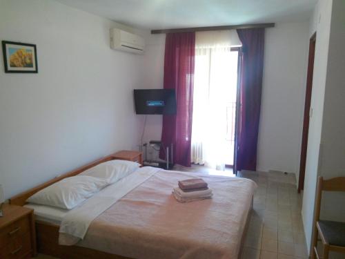 Apartments and rooms with parking space Rovinj - 16796