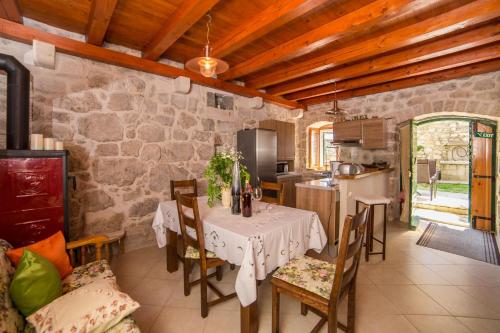Holiday house with a parking space Gornja Podgora Makarska - 16835 - image 9