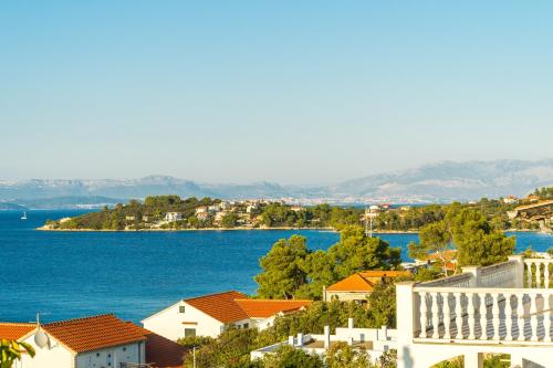 Apartments by the sea Necujam, Solta - 16729