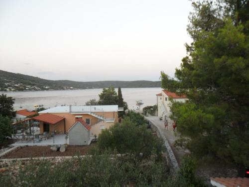 Apartments by the sea Sevid Trogir - 16855 - image 10