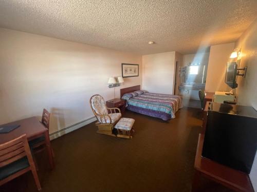 Riverside Inn - image 10