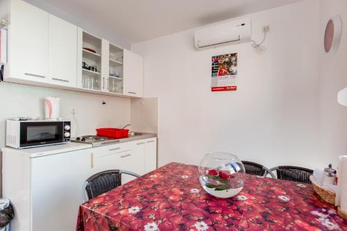 Studio with Terrace image 4