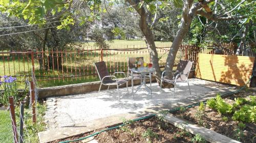 Apartments with a parking space Kastel Stafilic Kastela - 16811 - image 4