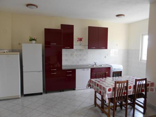 Three-Bedroom Apartment with Terrace image 4