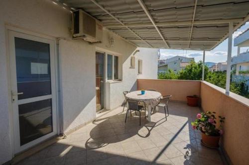 Apartments with a parking space Kastel Stafilic Kastela - 16811 - image 2
