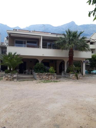 Apartments by the sea Makarska - 16786