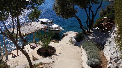 Secluded fisherman's cottage Cove Spiljice Brac - 17031 - image 12