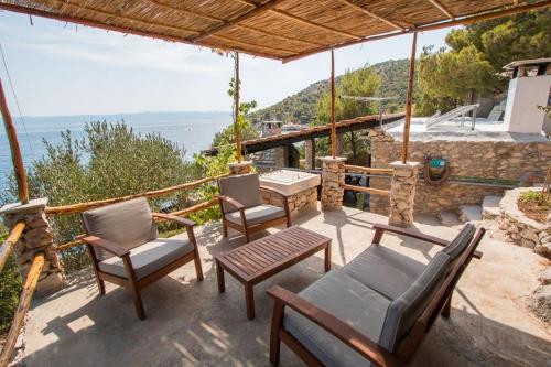 Secluded fisherman's cottage Cove Spiljice Brac - 17031 - image 6