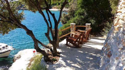 Secluded fisherman's cottage Cove Spiljice Brac - 17031 - image 14
