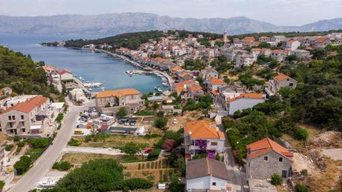 Apartments by the sea Povlja, Brac - 16792 in Povlja