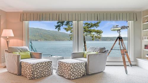 . Deep Cove Retreat on the Ocean