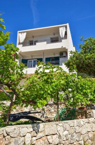  Apartments with a parking space Igrane, Makarska - 16878, Pension in Igrane