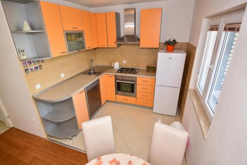 Two-Bedroom Apartment with Balcony and Sea View image 5