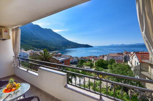 Two-Bedroom Apartment with Balcony and Sea View image 1