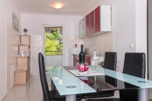 Studio with Balcony and Sea View image 4