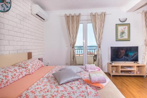 Studio with Balcony and Sea View image 9