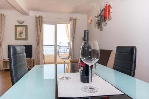 Studio with Balcony and Sea View image 3