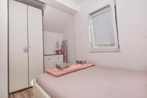 Two-Bedroom Apartment with Balcony and Sea View image 9