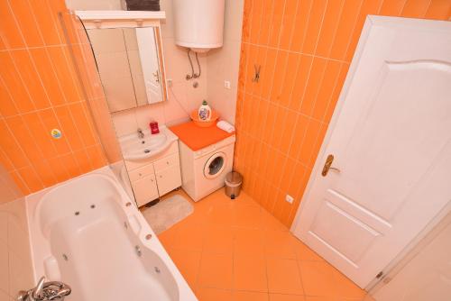 Two-Bedroom Apartment with Balcony and Sea View image 6
