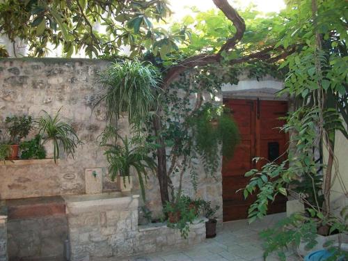 Apartments and rooms by the sea Trogir - 16844 - image 3
