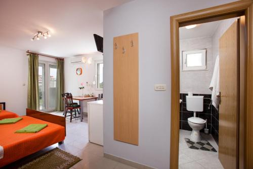 Studio with Terrace and Sea View image 6