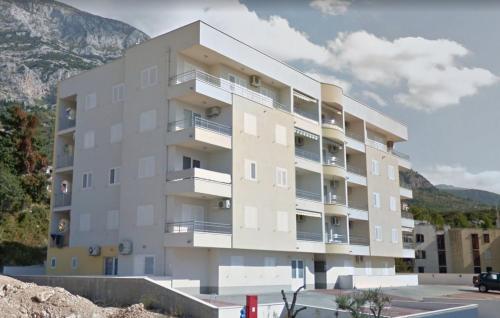 Apartments with a parking space Makarska - 16851