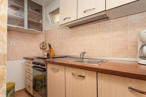 Apartments with WiFi Pula - 17014 - image 12