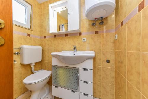 Two-Bedroom Apartment with Terrace and Sea View image 7