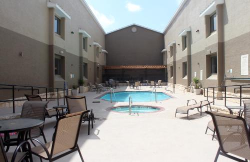 Country Inn & Suites by Radisson Lackland AFB (San Antonio) TX - image 3
