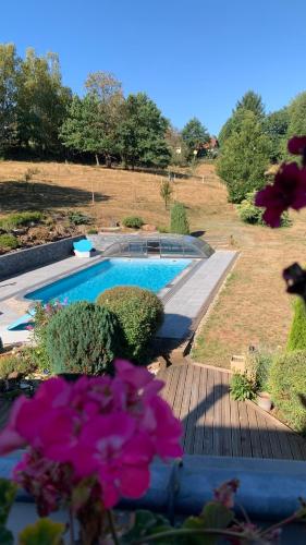 Chalet l Écrin Vert (Chalet l Ecrin Vert) in 薩阿萊