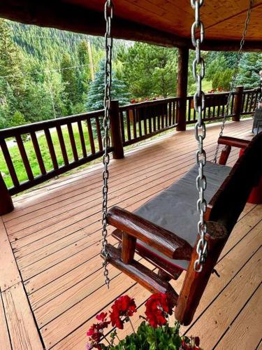 Balcony/terrace, Classic Log Cabin near Rocky Mountain National Park and near Skiing in Allenspark (CO)