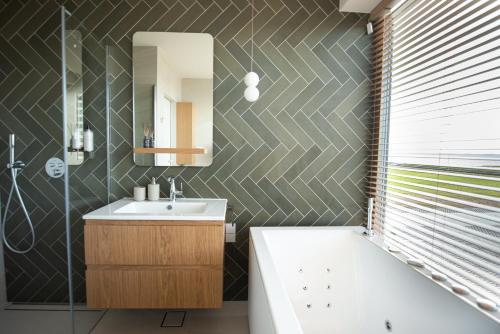 淋浴間, MARINIS Luxury Apartments - Svencelės Vėjai - 1st line by the Lagoon (MARINIS Luxury Apartments - Svenceles Vejai - 1st line by the Lagoon) in 普列庫萊