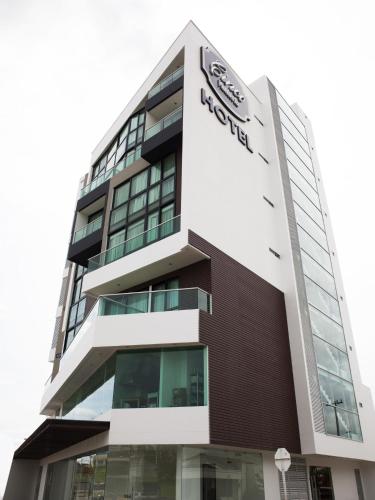 Exterior view of Hotel Cinco Monteria