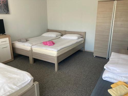 3 twin beds, 1 sofa bed