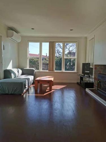 White weather board house, Auckland (Foto 8)