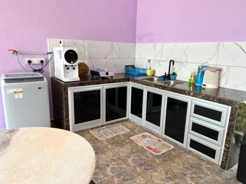 Kitchen, Tok Abu Heritage Roomstay in Ulu Melaka