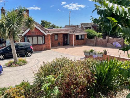 Studio Annie, Findon