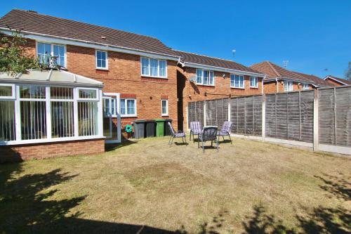 Tranquil 4Bed Retreat - 3 Min to M6, 10 Min to Coventry City Centre